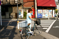 「電動自転車は欠かせません！」と竹沢さん。自転車で移動できる範囲のお宅を訪問しているとのこと。